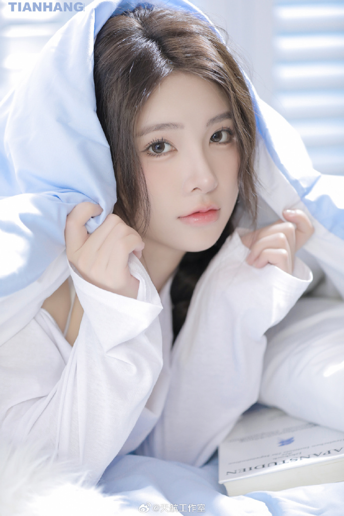 詹妮弗·加纳新剧凭什么是完美沙滩伴侣？八个女人一场周末就够了